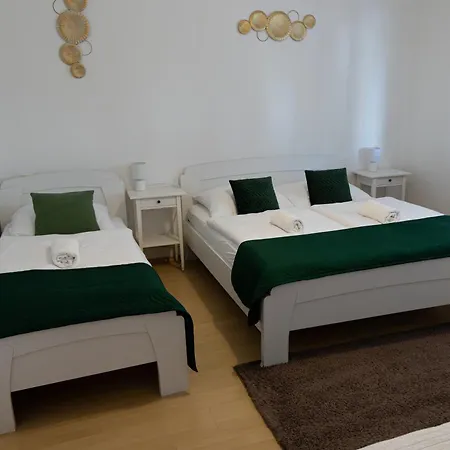 Apartment Kincso Vendeghaz *